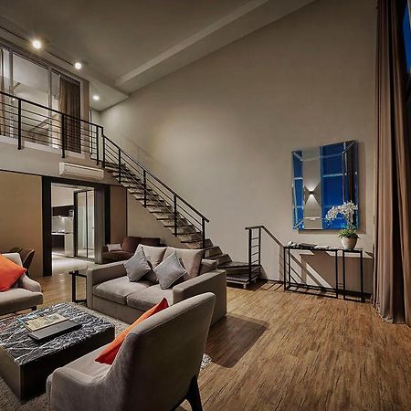 Maritime Luxury Suites George Town Buitenkant foto