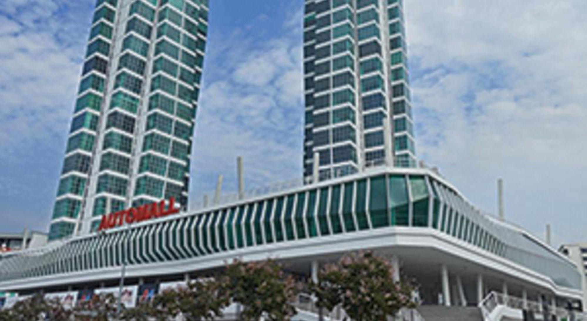 Maritime Luxury Suites George Town Buitenkant foto