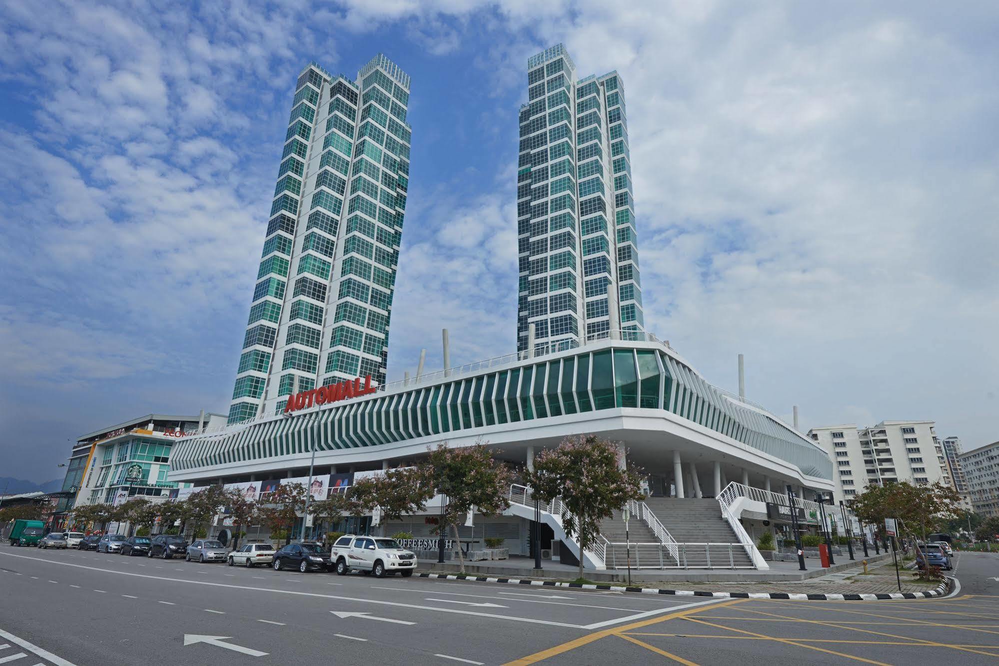 Maritime Luxury Suites George Town Buitenkant foto