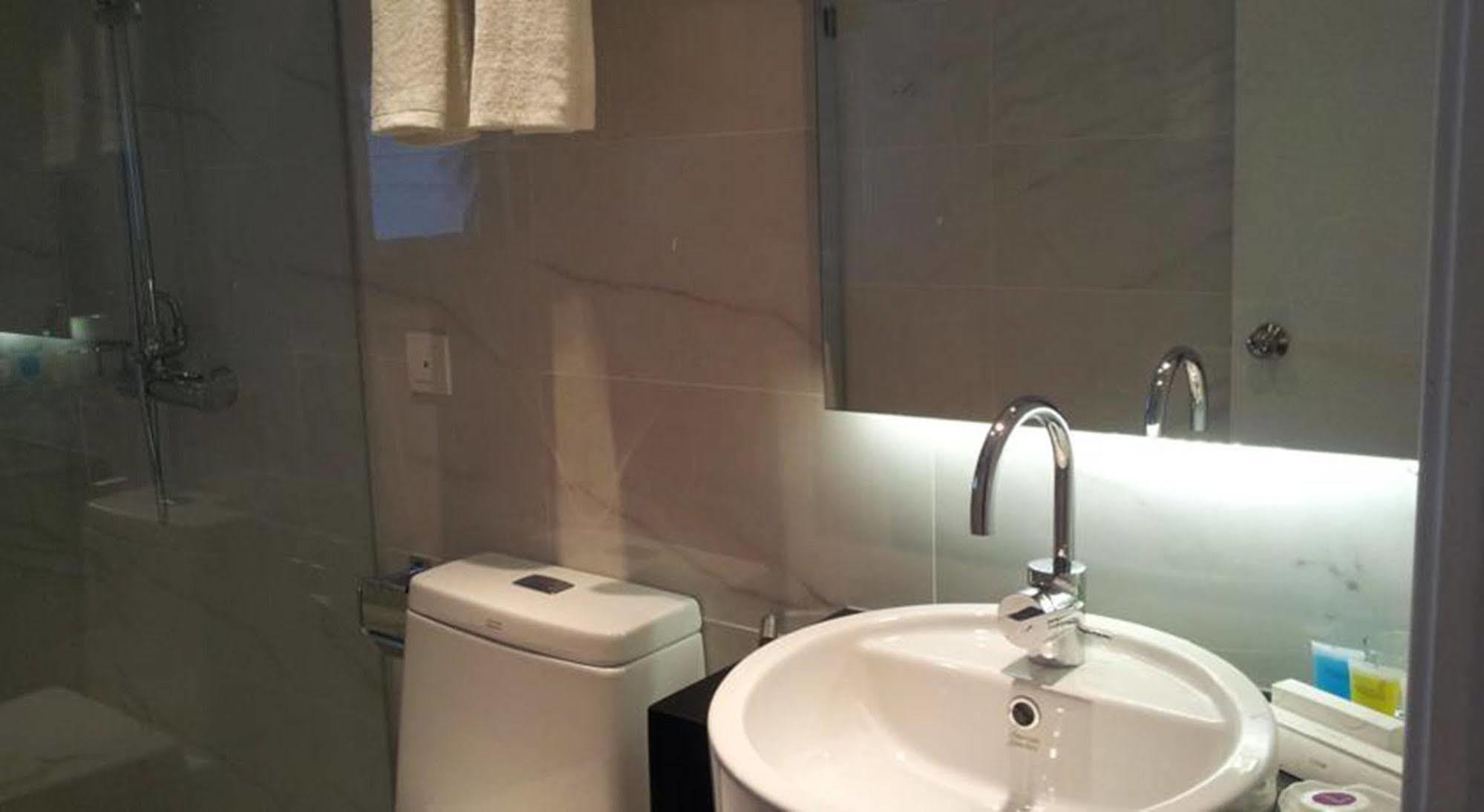 Maritime Luxury Suites George Town Buitenkant foto