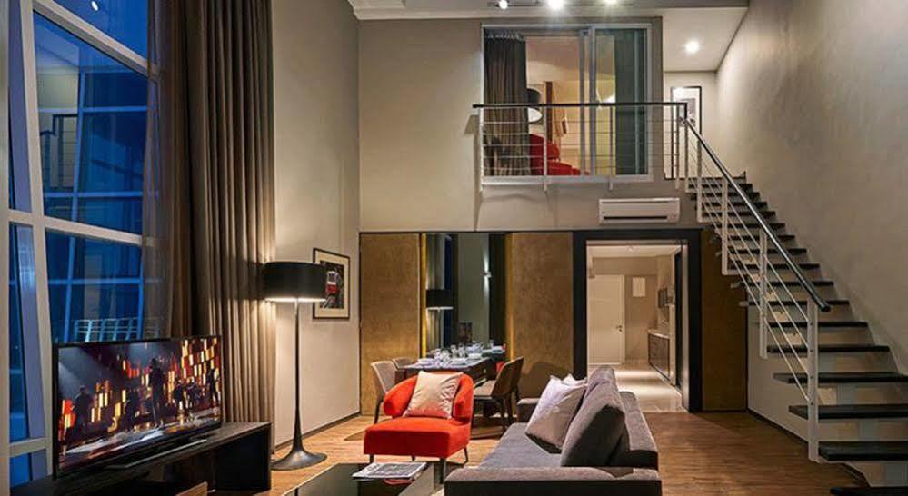 Maritime Luxury Suites George Town Buitenkant foto